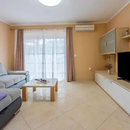 Natalija Apartment *